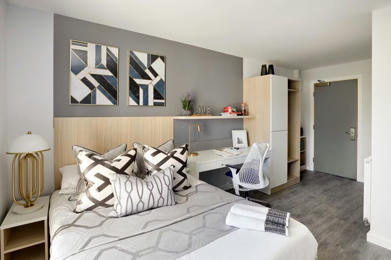 Flat Mercy Terrace in Greater London