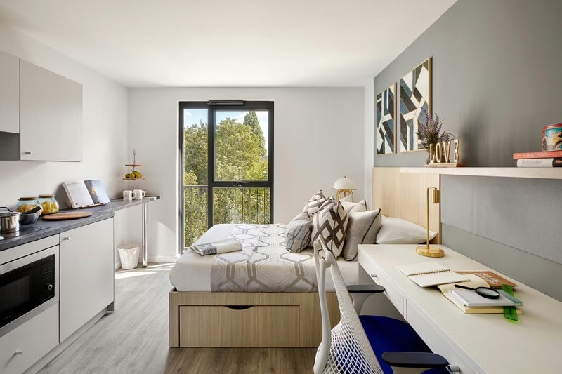 Flat Mercy Terrace in Greater London