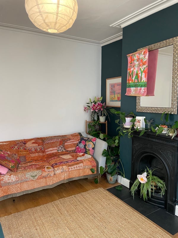 Room Highworth Road in Bristol