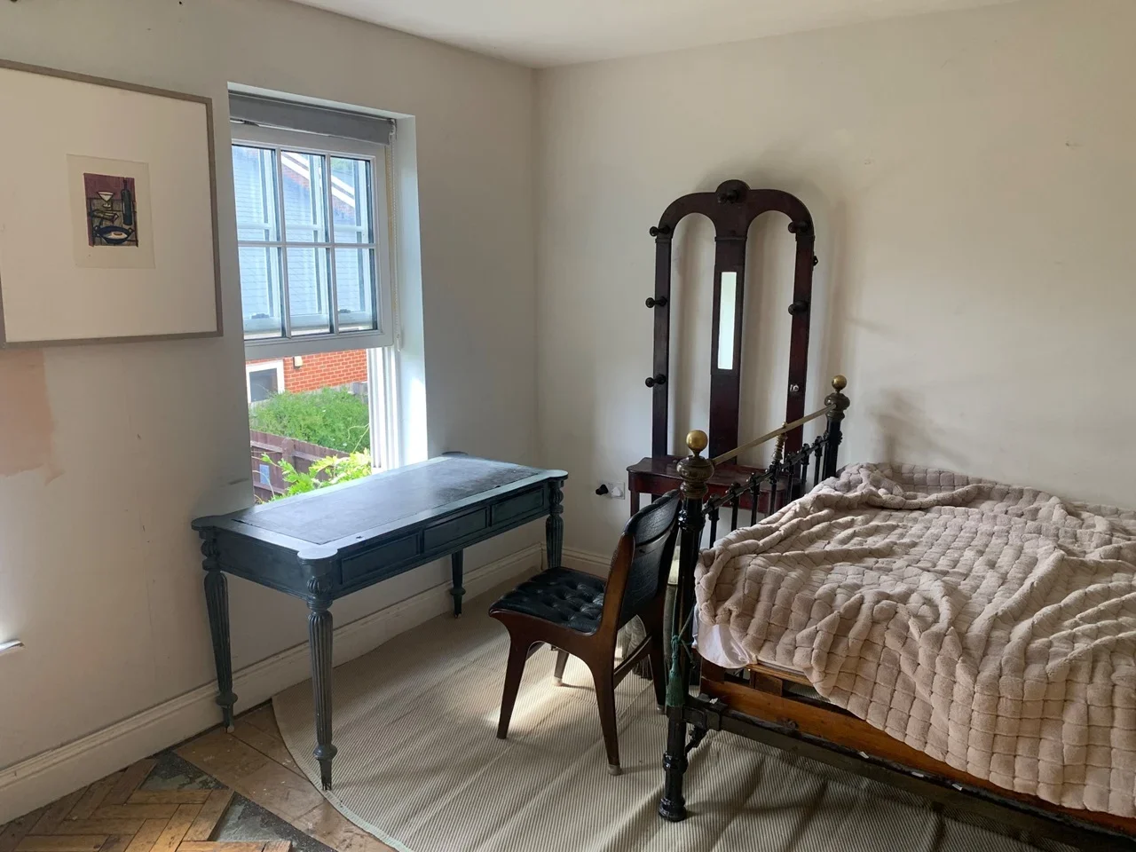 Room Coates Lane in High Wycombe