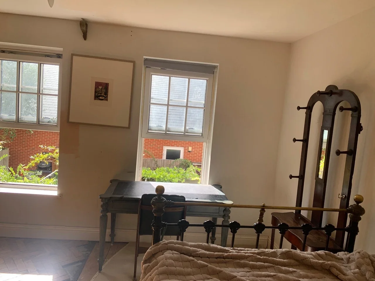 Room Coates Lane in High Wycombe