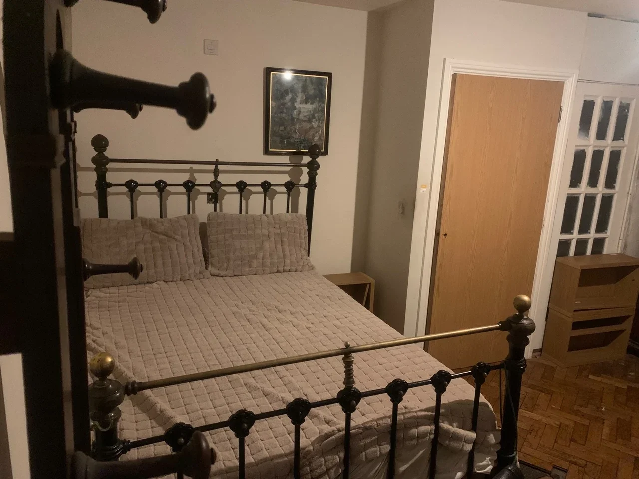 Room Coates Lane in High Wycombe