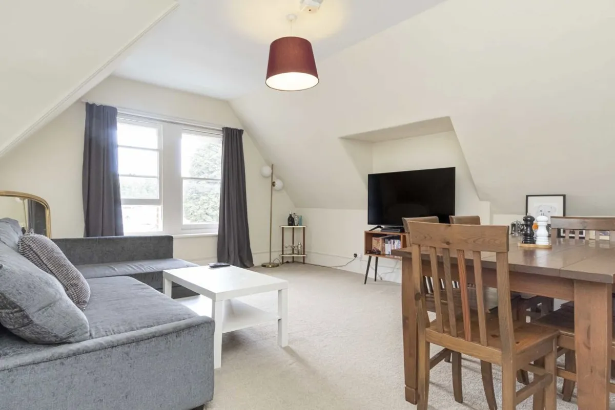 Flat Lower Teddington Road in Greater London
