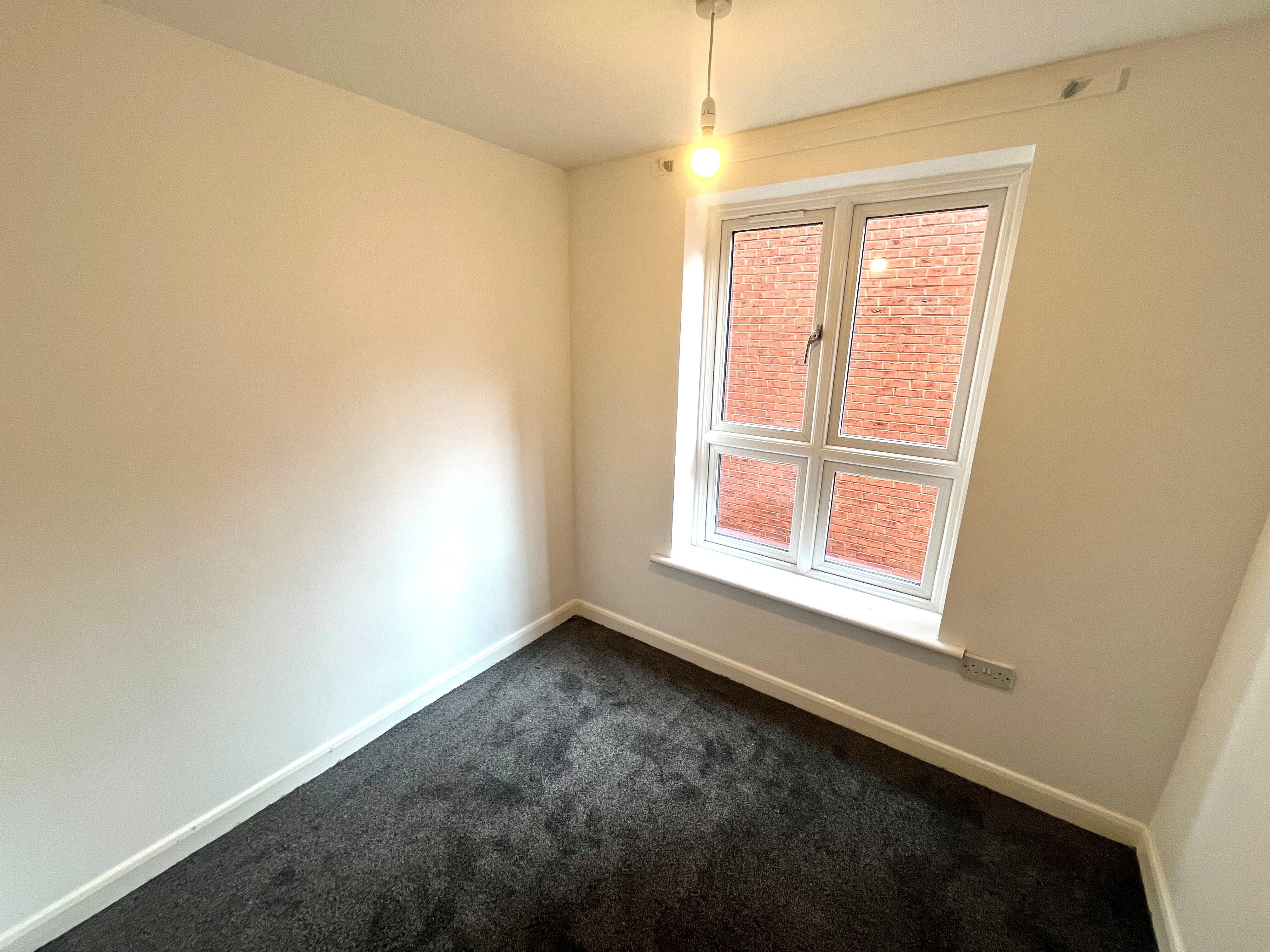 Flat Short Stairs in Nottingham
