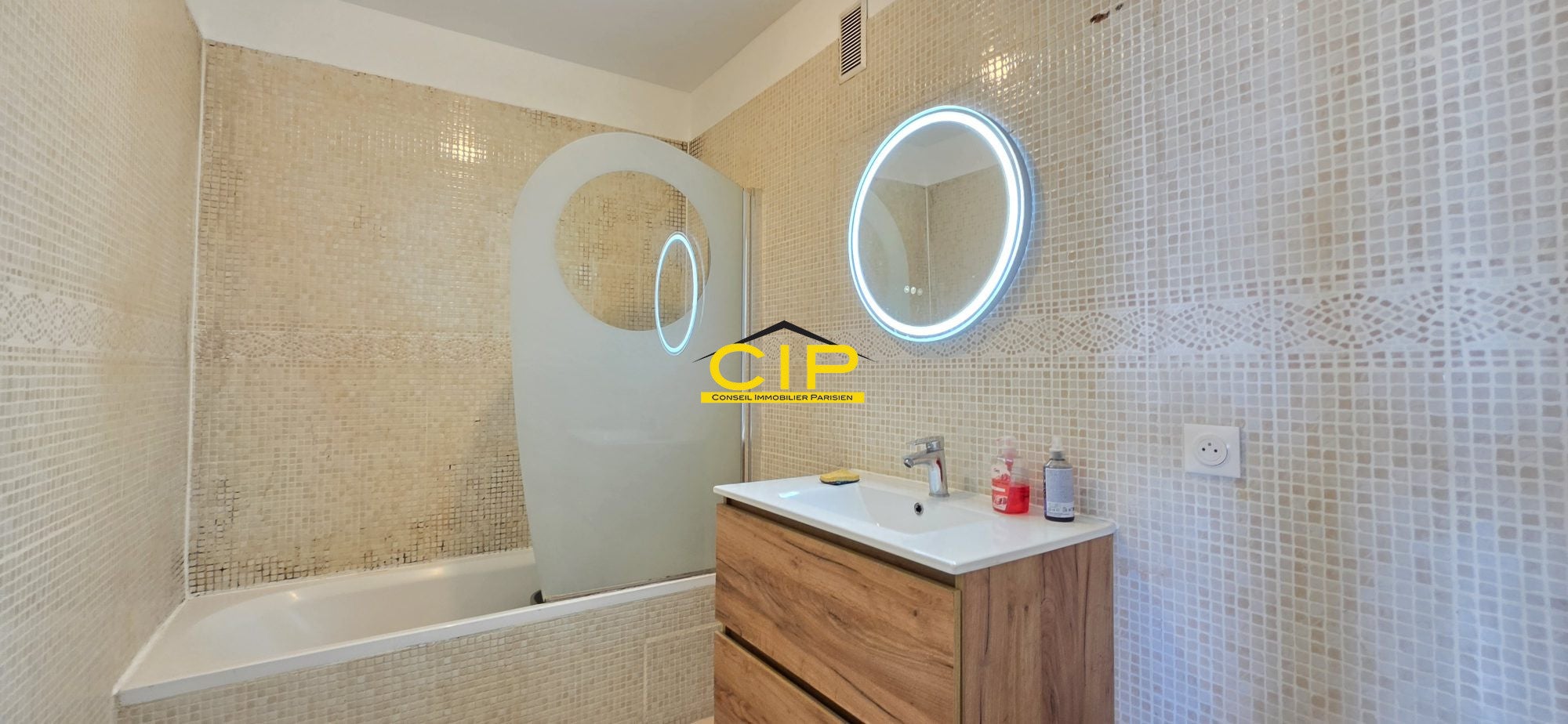 Flat Rue Pierre Curie in Romainville