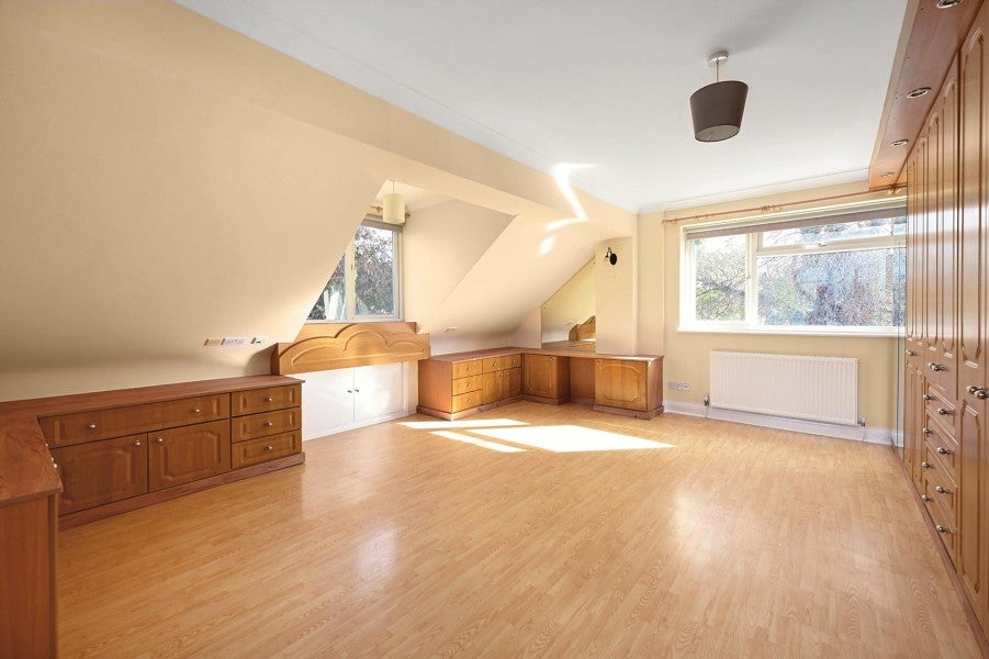 House Almond Close in Borough of Spelthorne