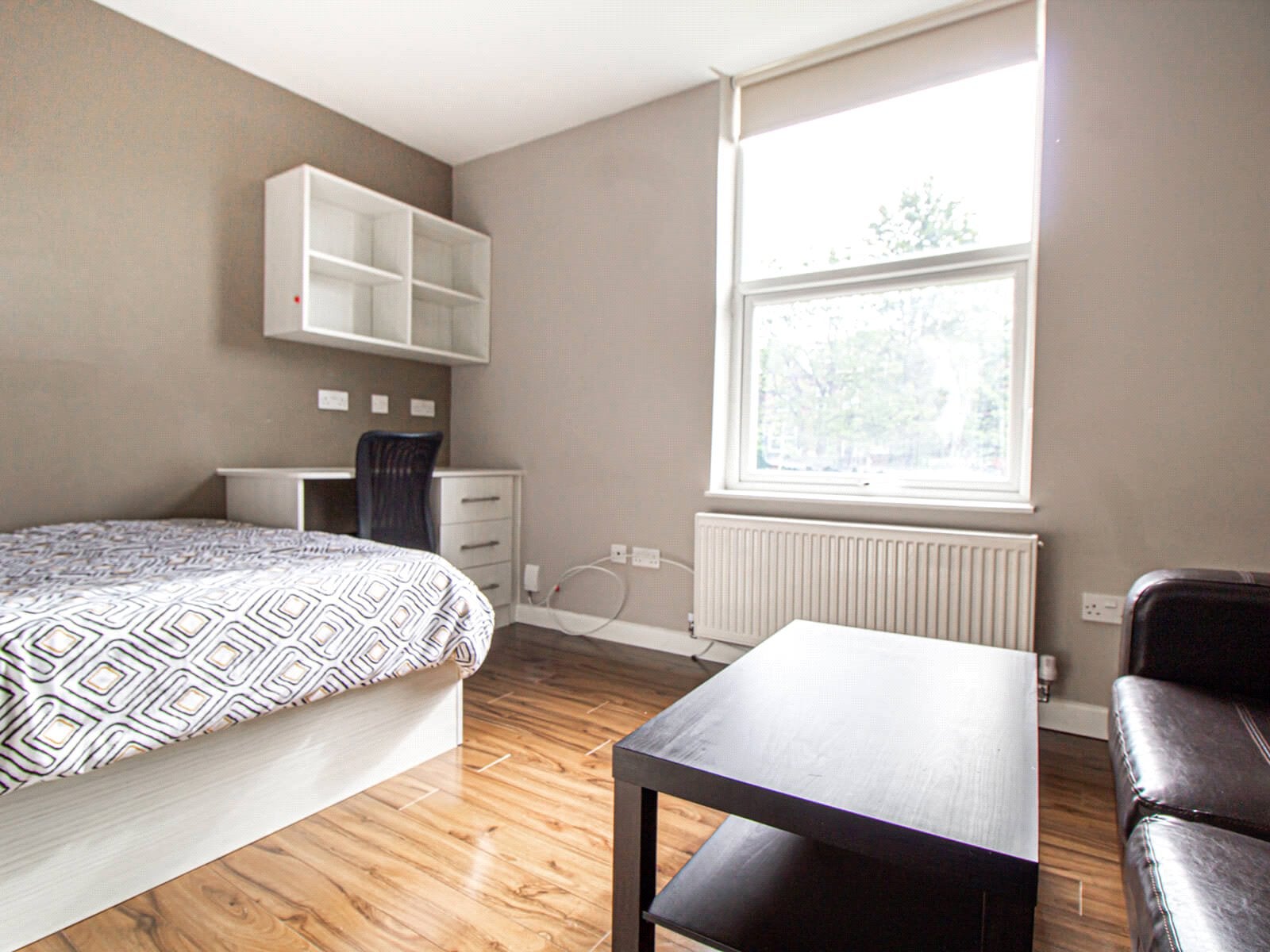 Flat Belle Vue Road in Leeds