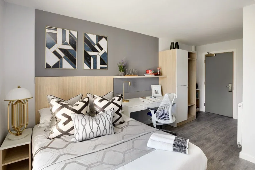 Flat Mercy Terrace in Greater London