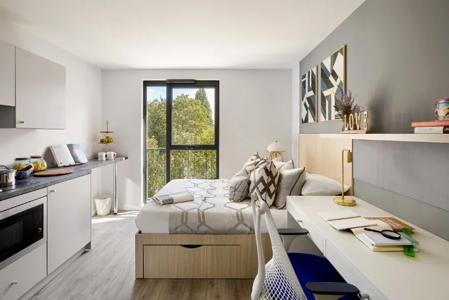 Flat Mercy Terrace in Greater London