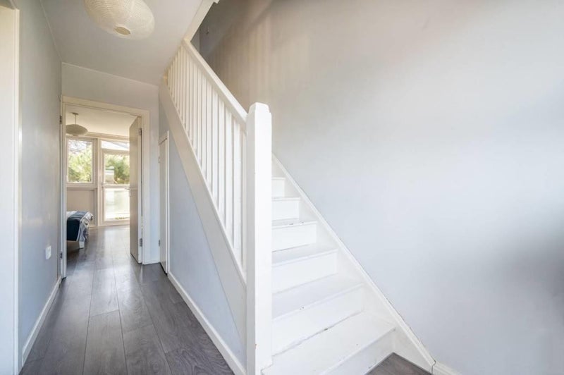Flat Kennington Lane in Greater London