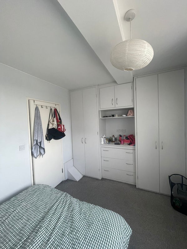 Flat Brangton Road in Greater London