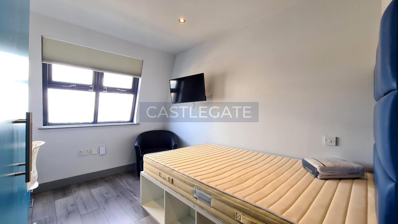 Flat Dundas Street in Kirklees