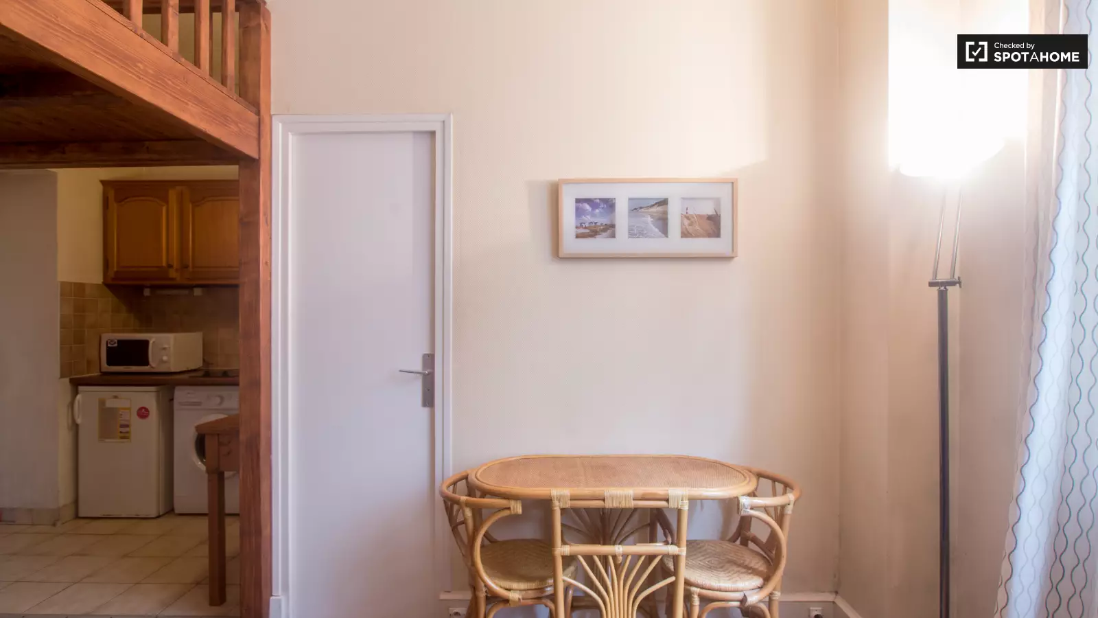 Flat Rue Pierre Demours in Paris