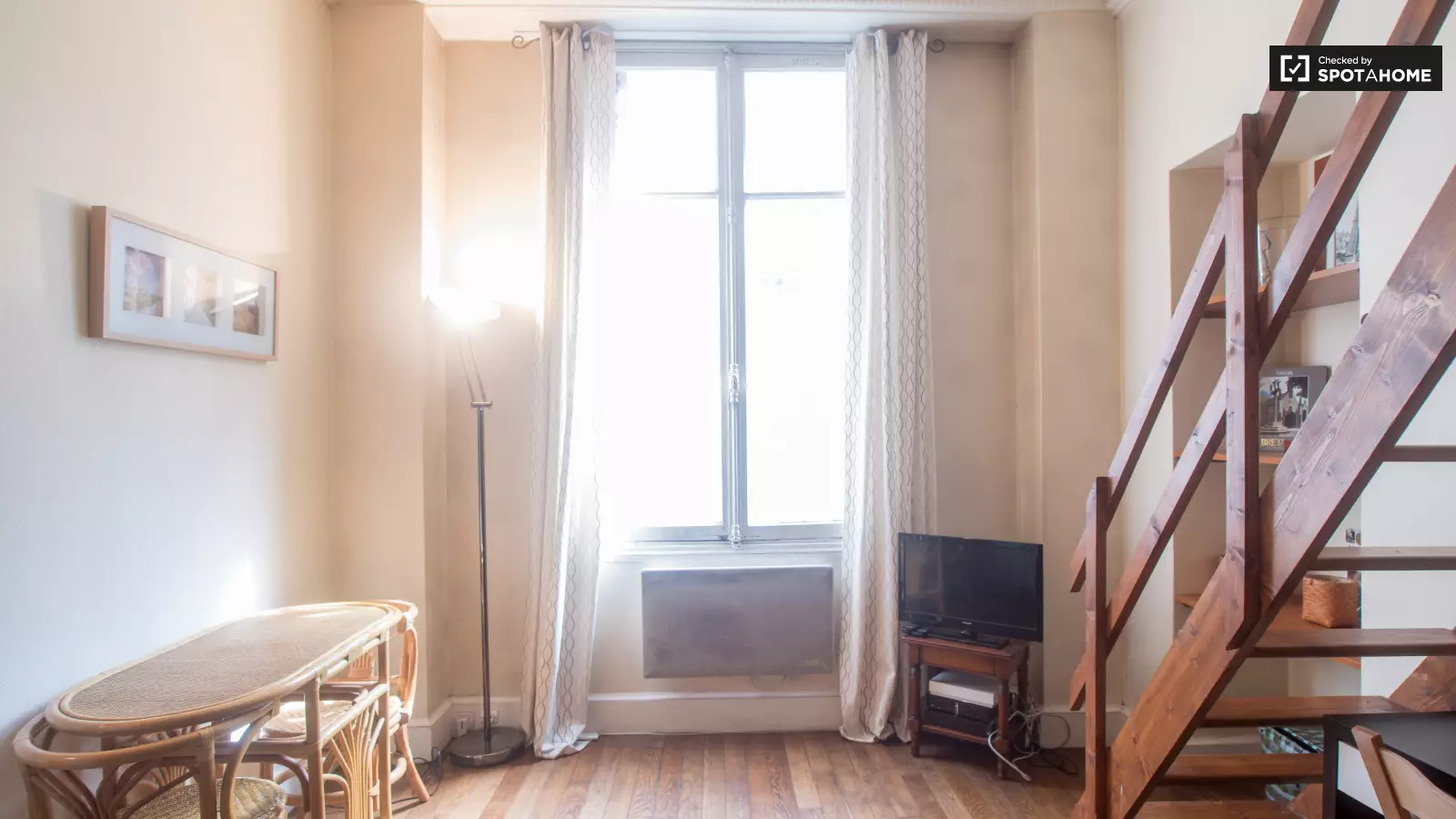 Flat Rue Pierre Demours in Paris