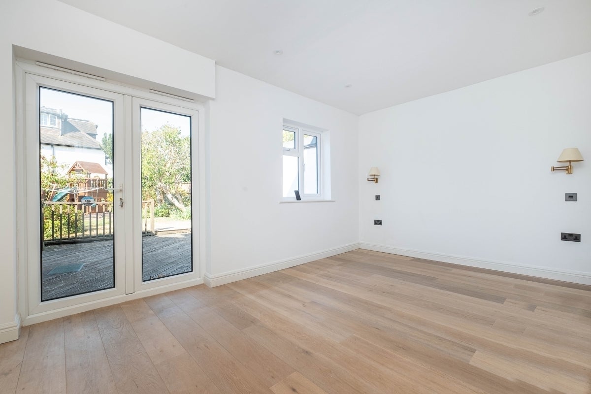 House Dickerage Road in Greater London