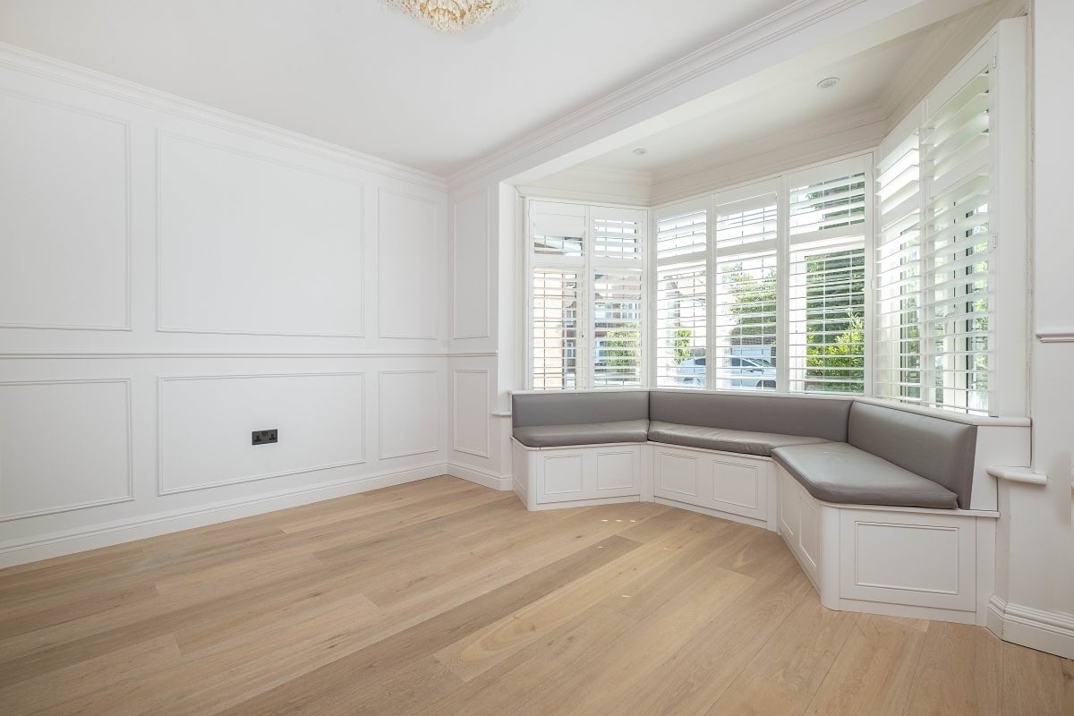 House Dickerage Road in Greater London