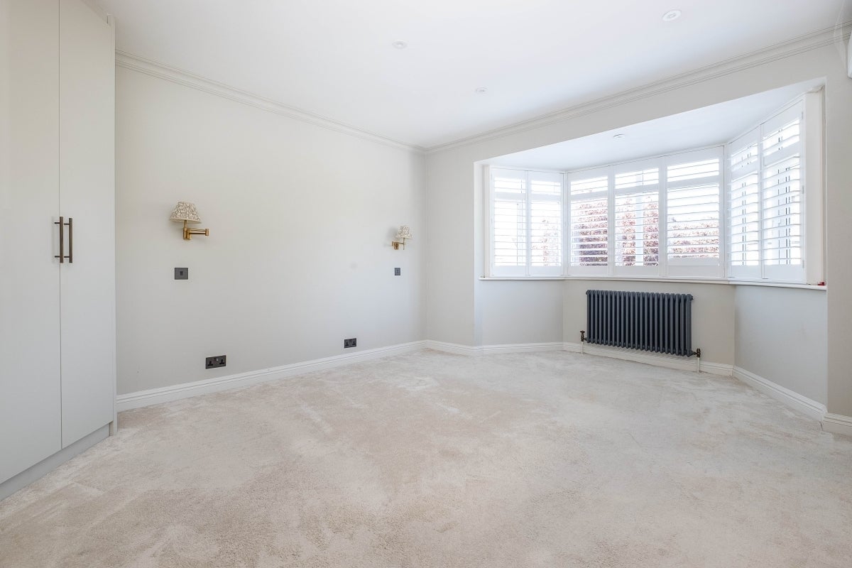 House Dickerage Road in Greater London