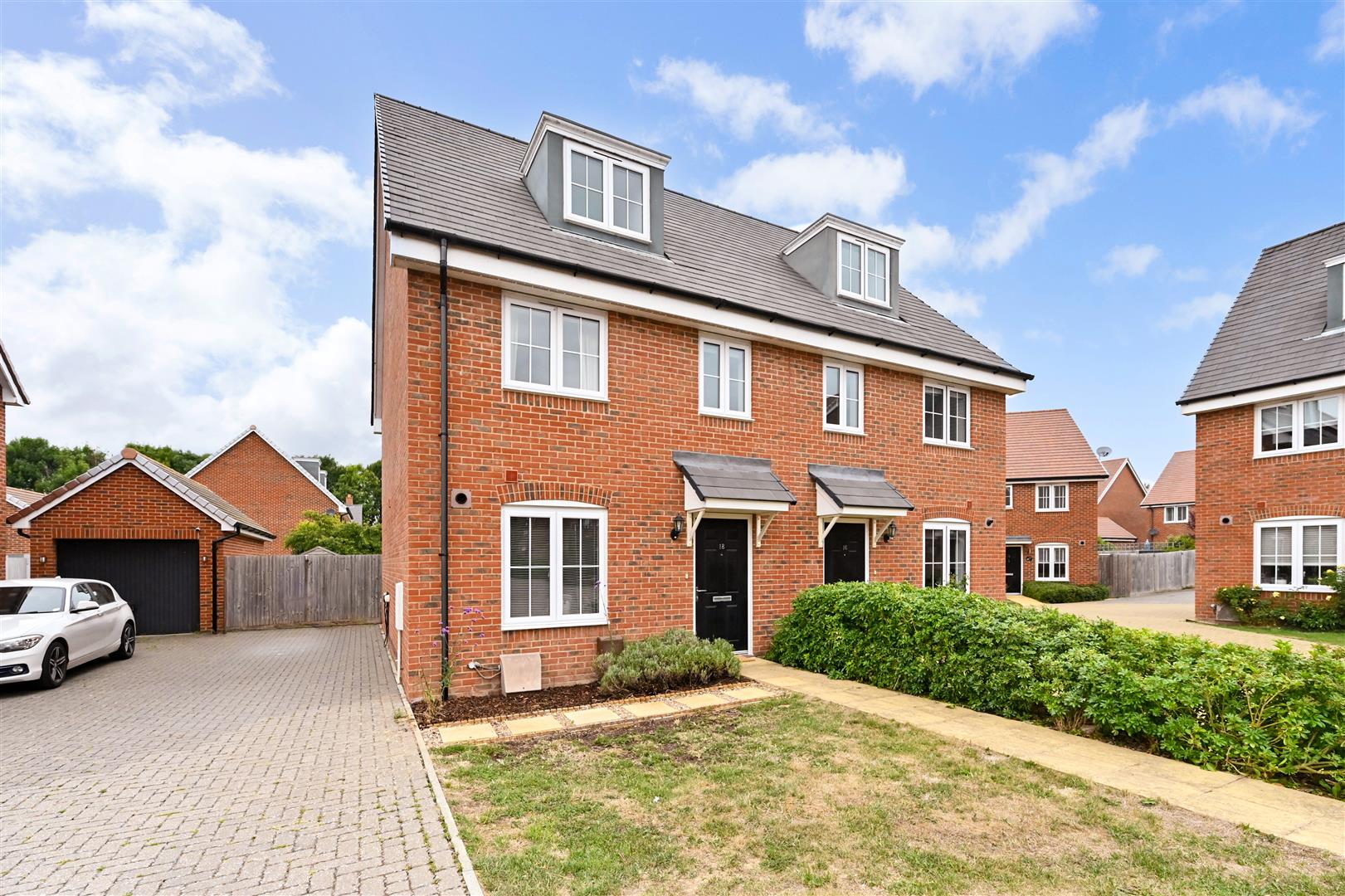 House Squires Grove in Aldingbourne