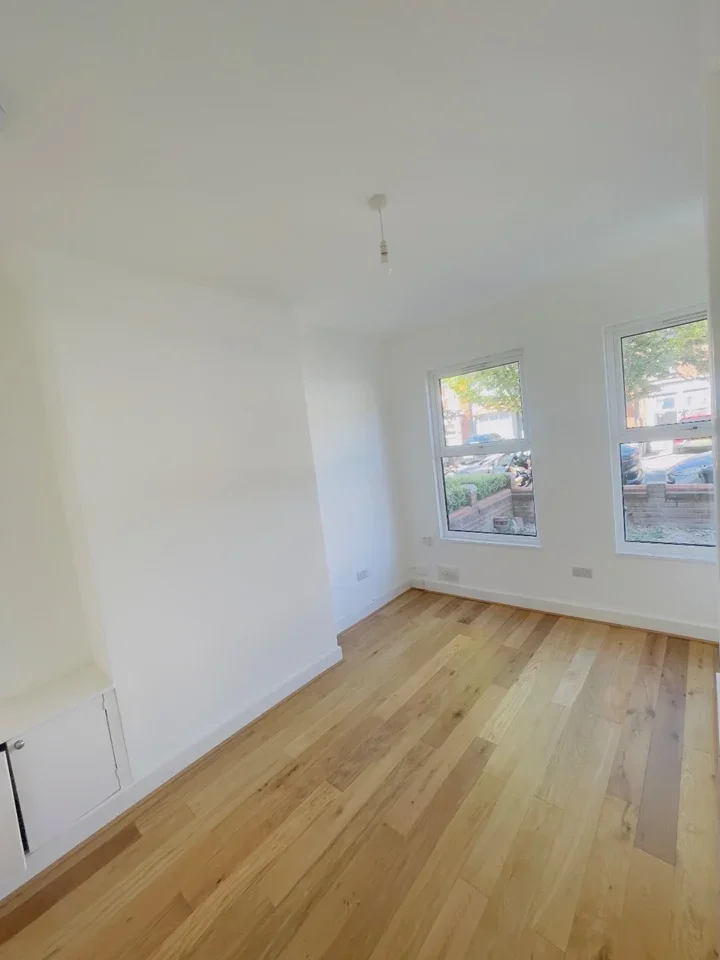 Flat Granville Road in Greater London