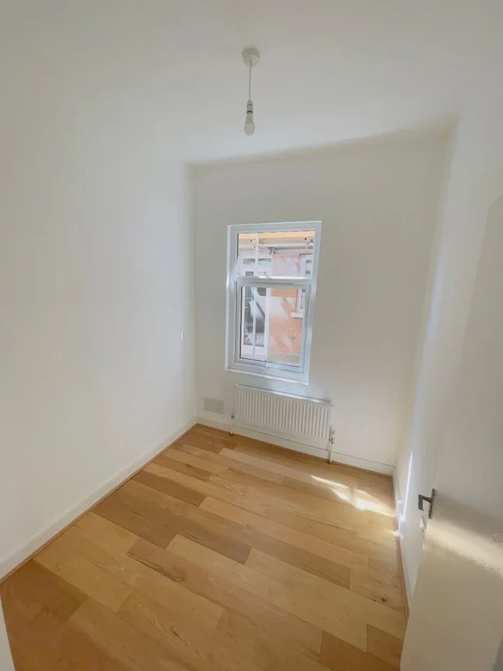 Flat Granville Road in Greater London