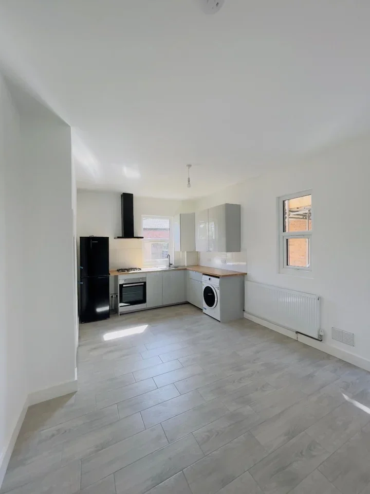 Flat Granville Road in Greater London
