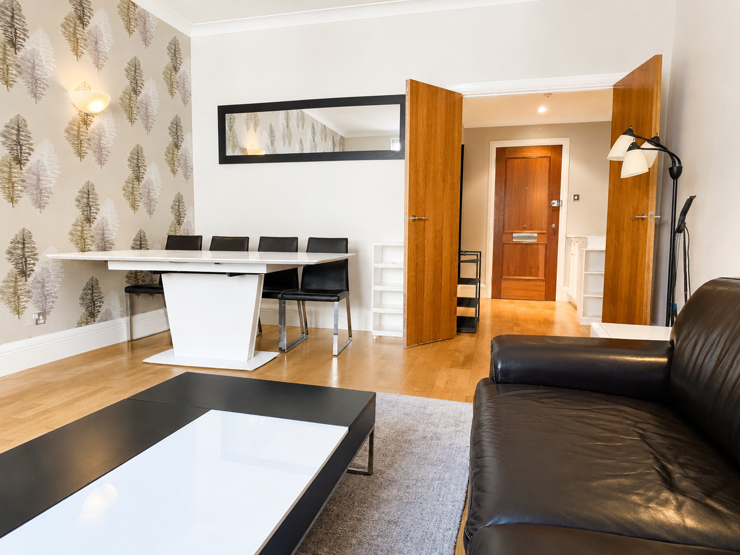 Flat Belvedere Road in Greater London