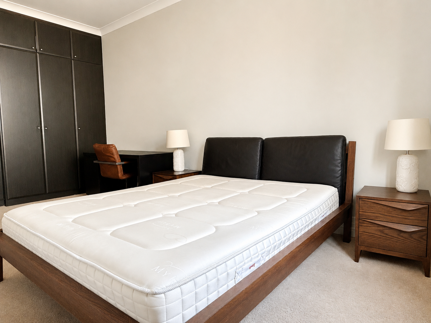 Flat Belvedere Road in Greater London