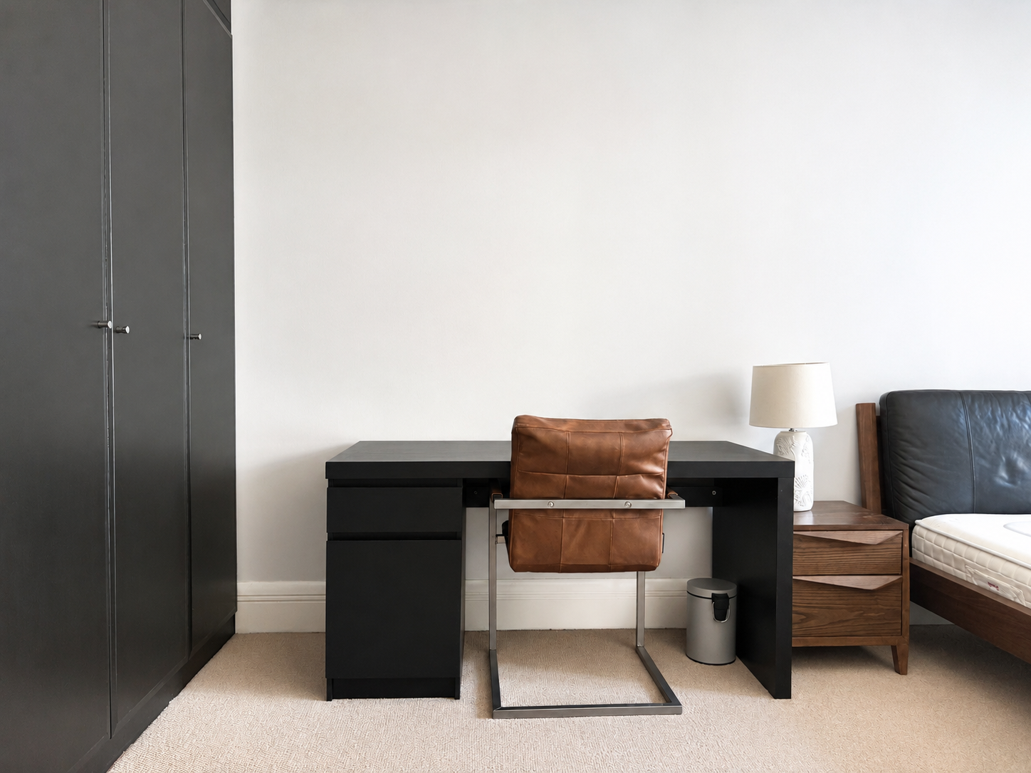 Flat Belvedere Road in Greater London
