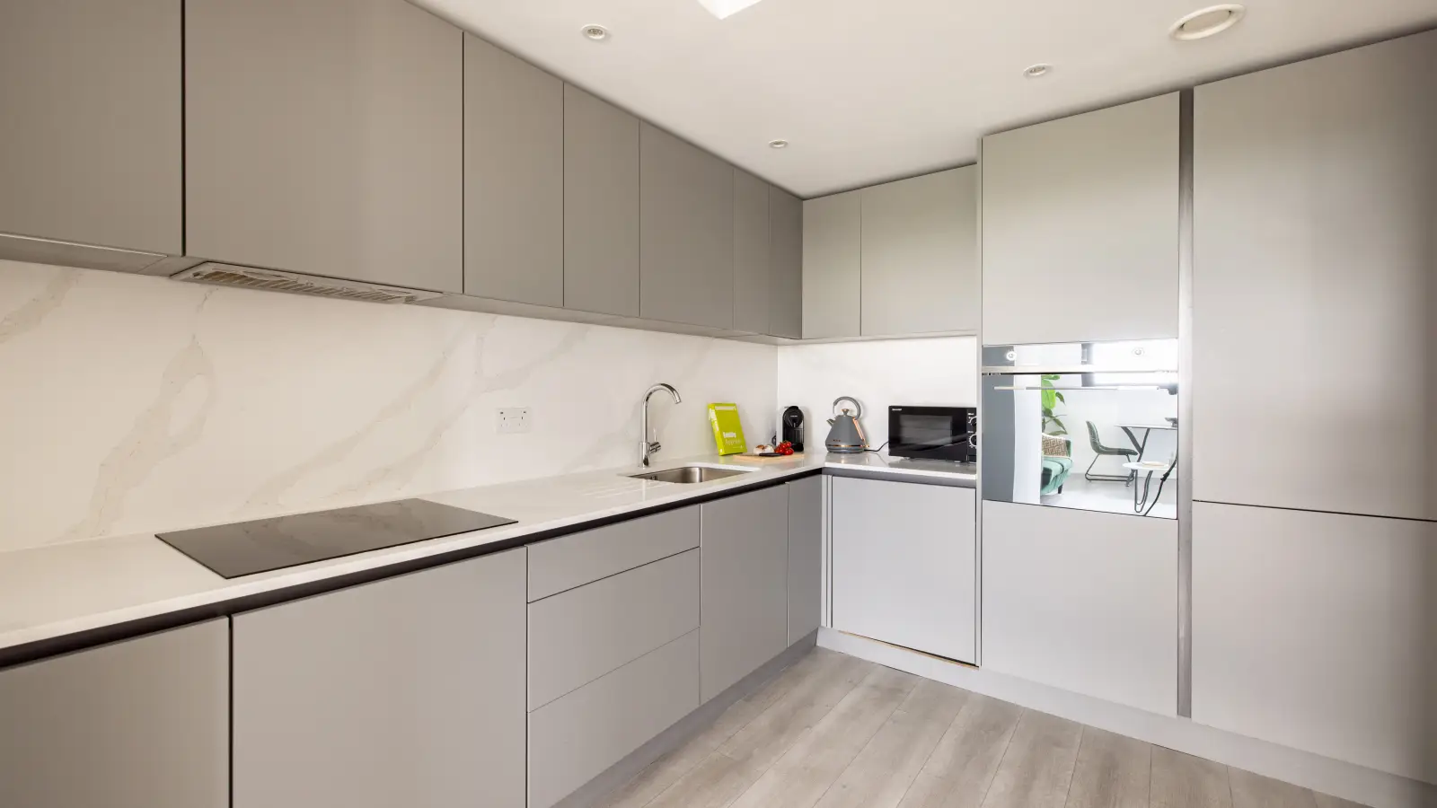 Flat Grant Way in Greater London