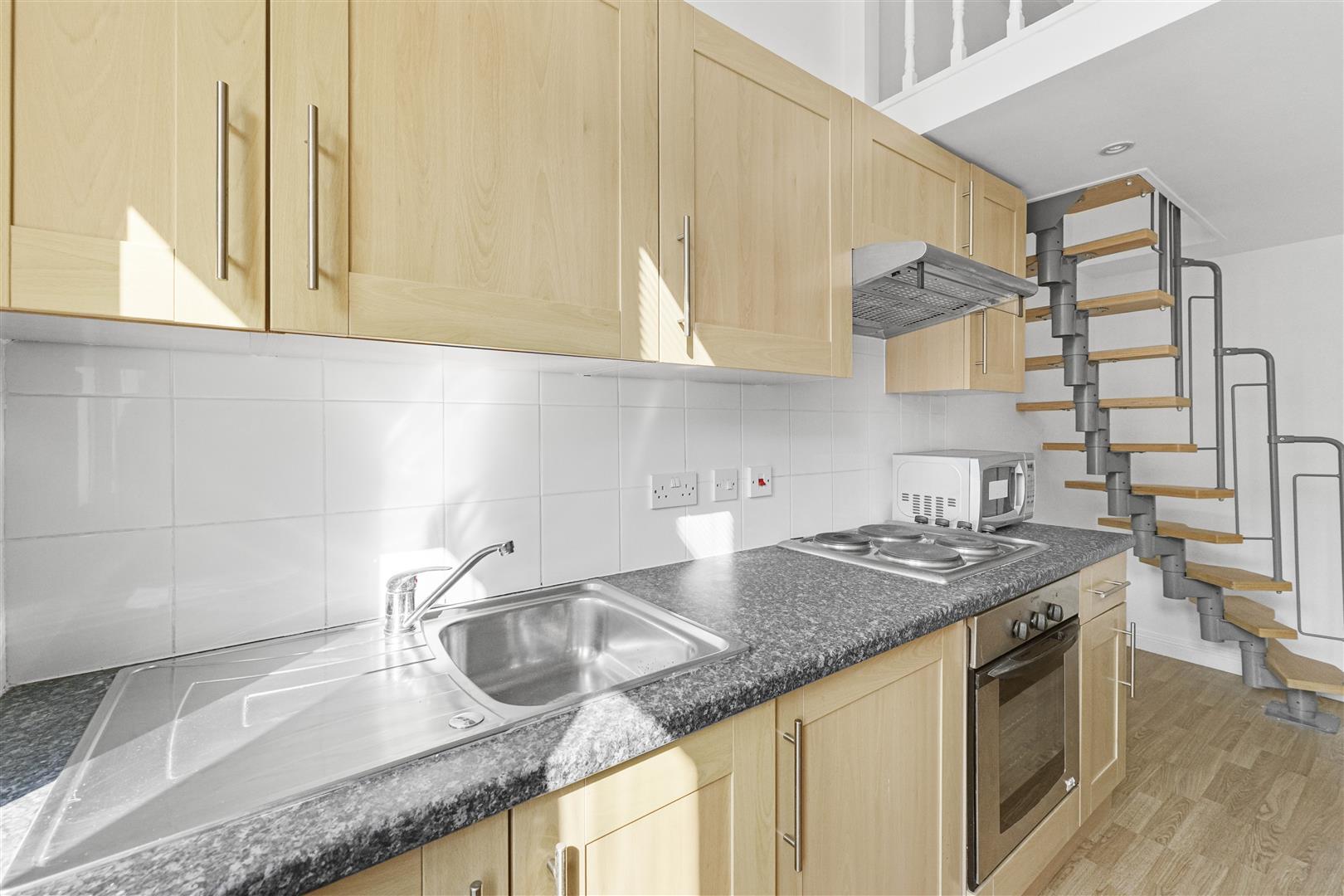 Flat Palace Court in City of Westminster