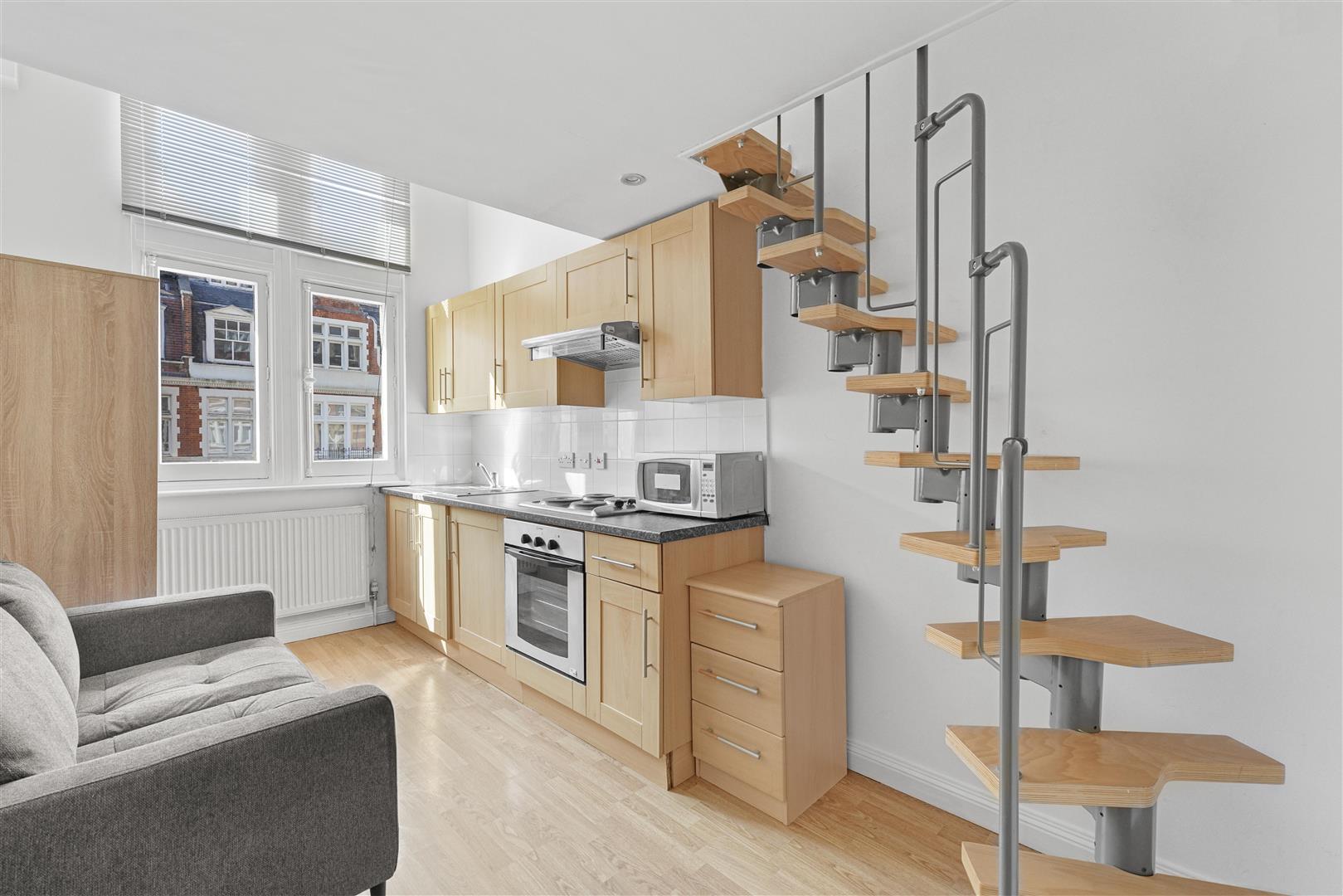 Flat Palace Court in City of Westminster