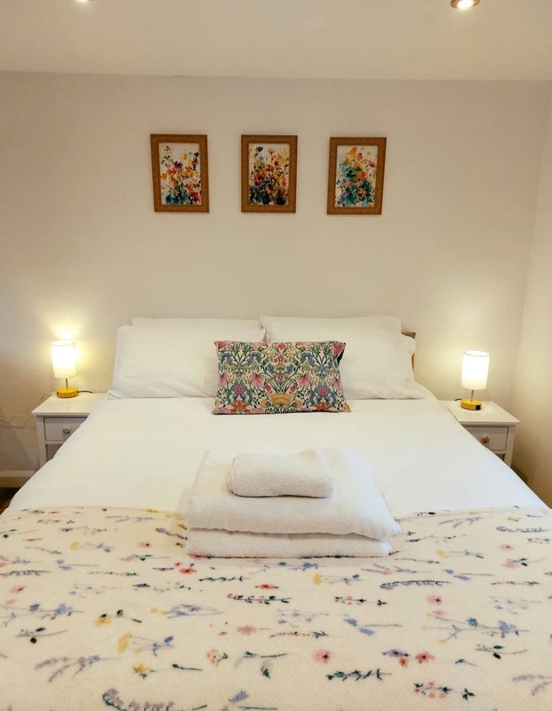 Room Ebdon Road in Weston-super-Mare
