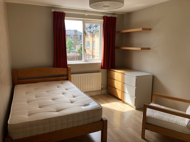 Room Lothair Road North in Greater London