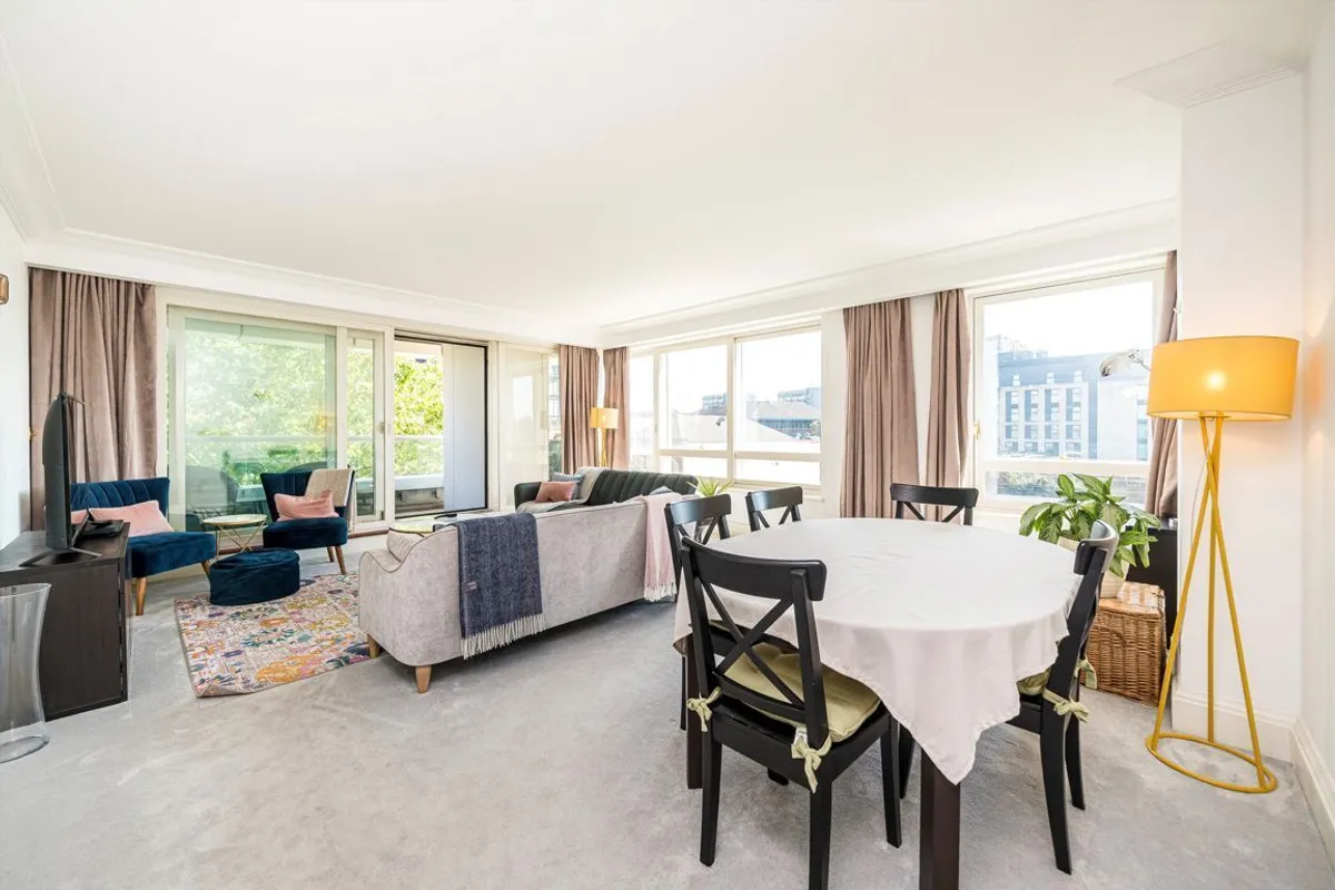 Flat Albert Embankment in Greater London