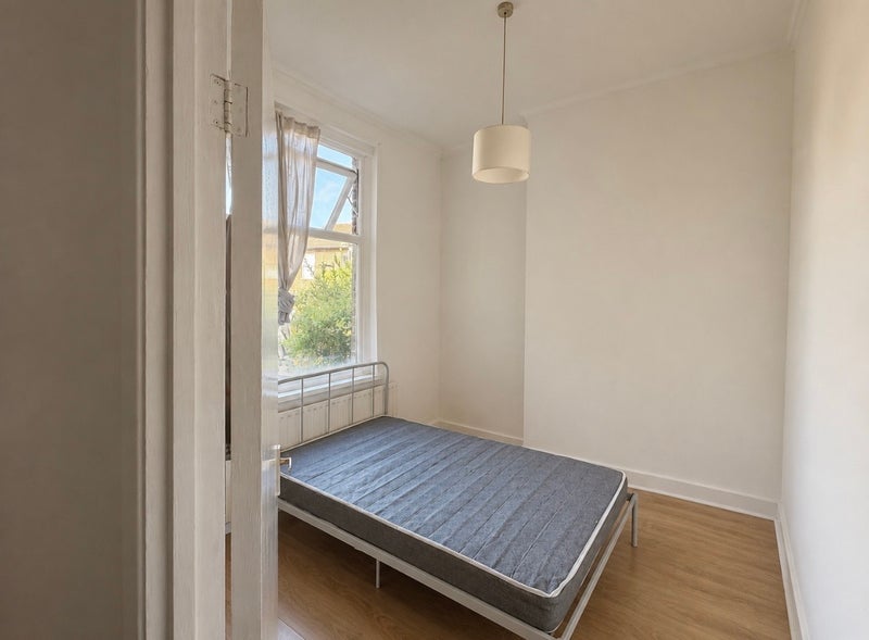 Room Mount Pleasant Road in Greater London