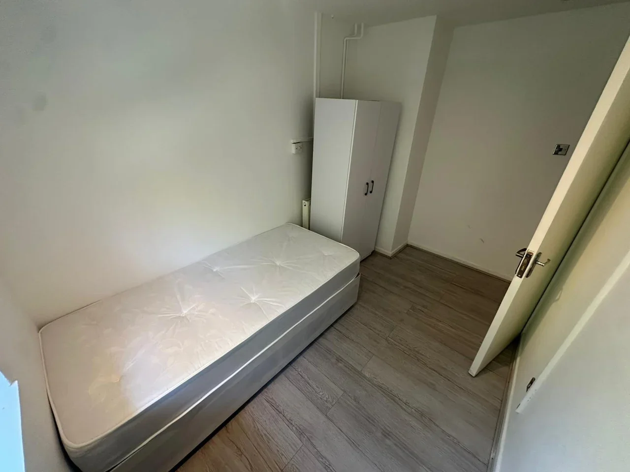Room Paul Street in Greater London
