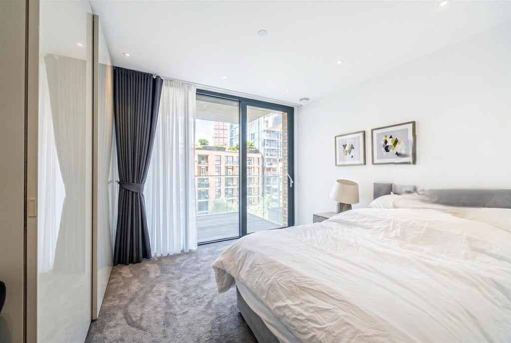 Flat Camperdown Street in Greater London