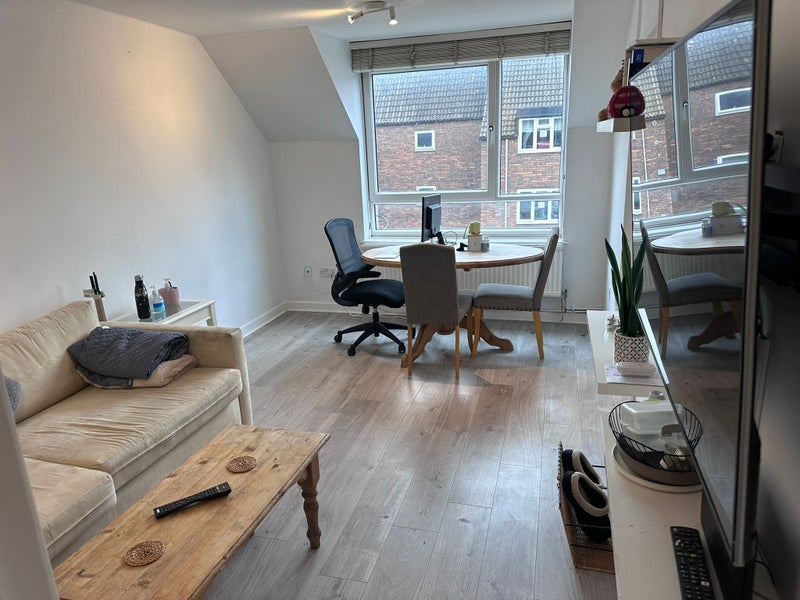 Room Wolftencroft Close in Greater London