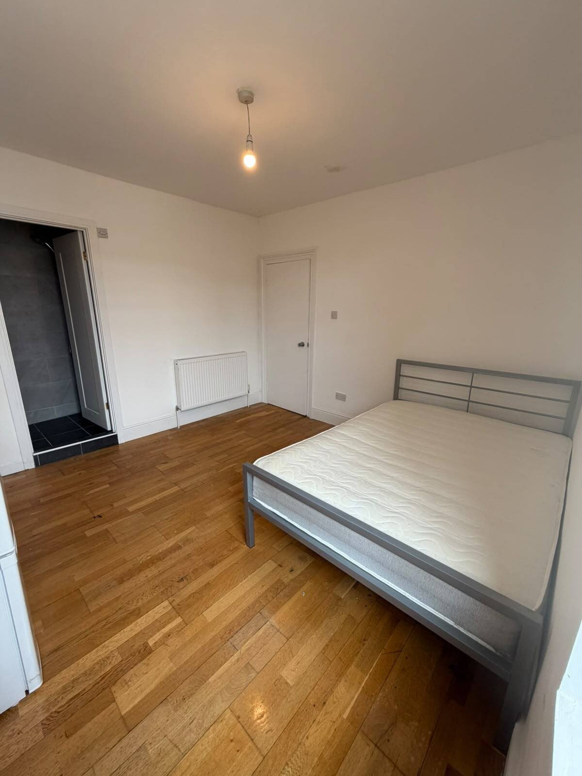 Flat Mineral Street in Greater London