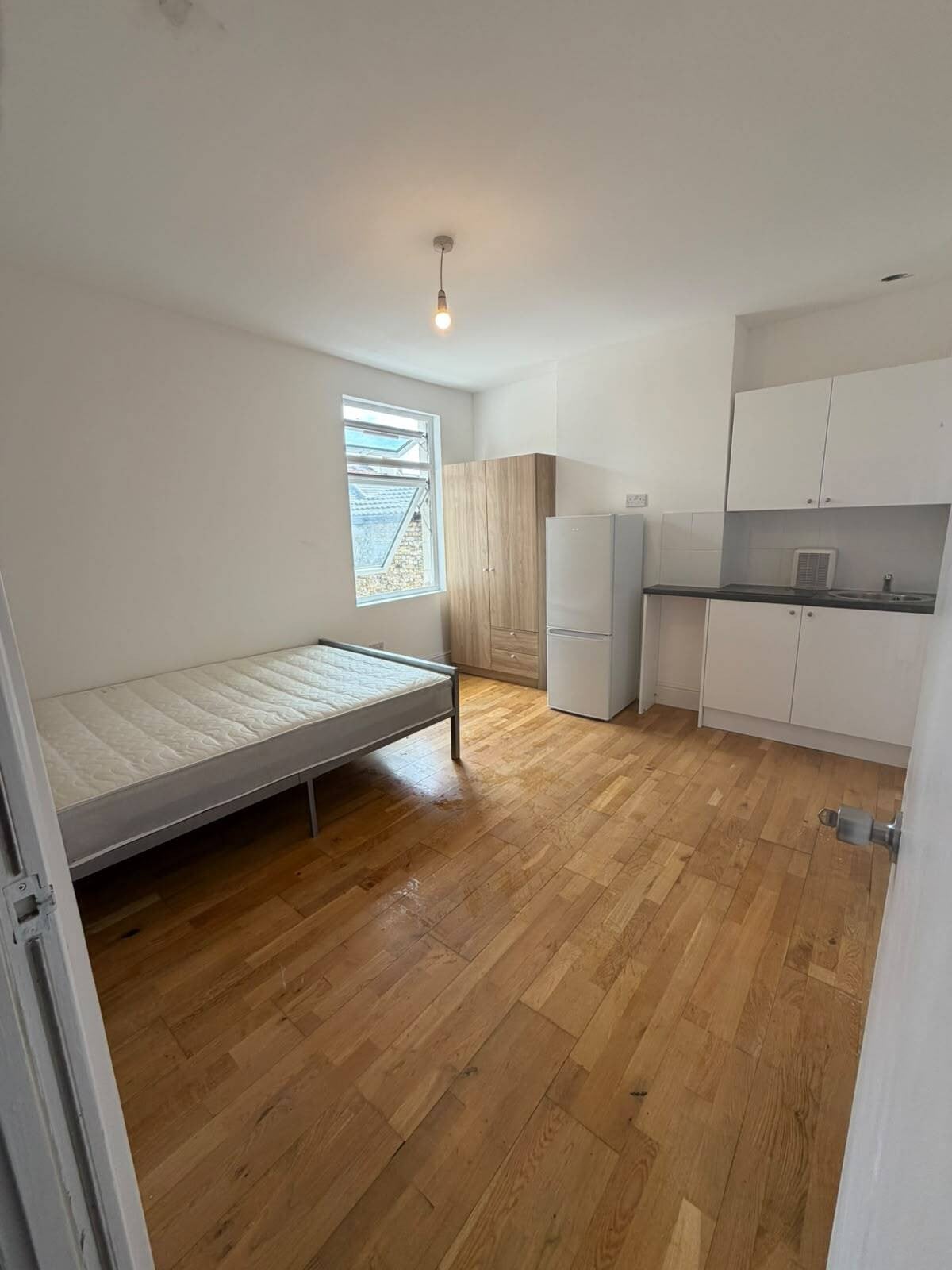 Flat Mineral Street in Greater London