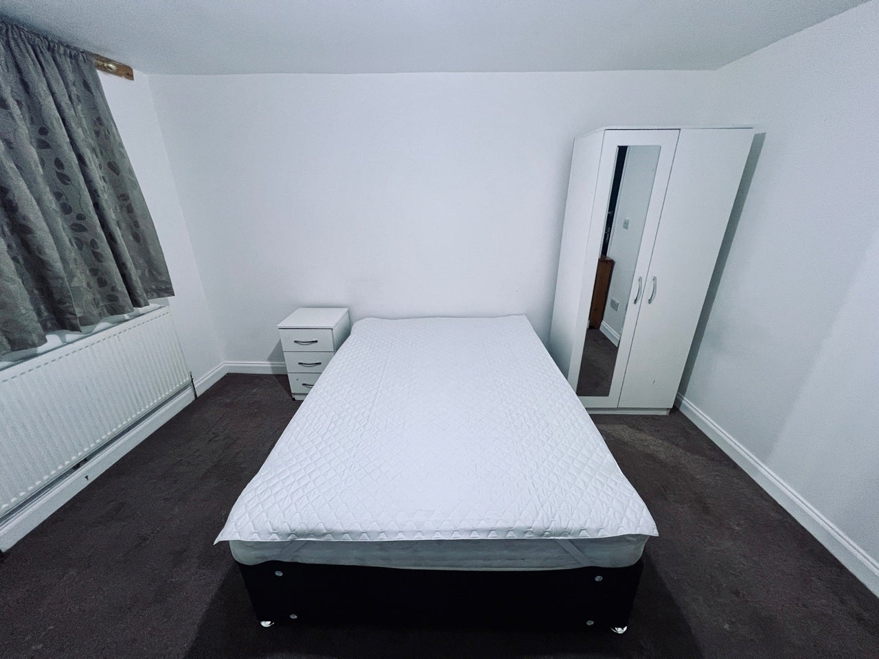 Room Ashburnham Road in Luton