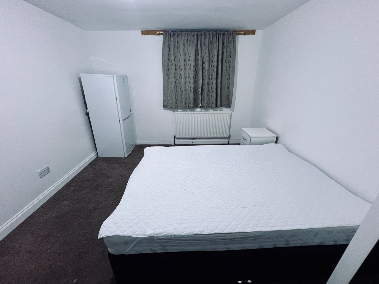 Room Ashburnham Road in Luton