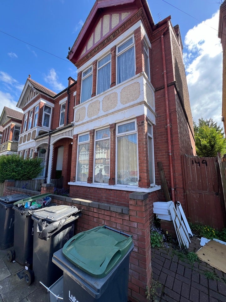 Room Ashburnham Road in Luton