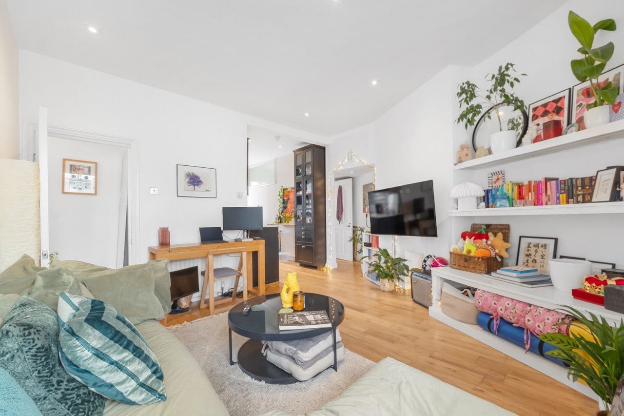 Flat Stockwell Road in Greater London