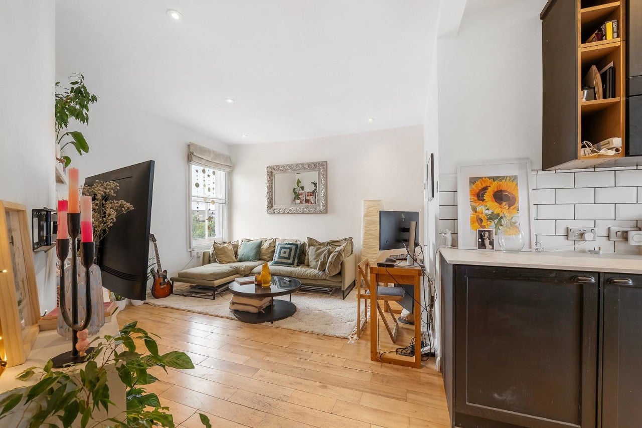 Flat Stockwell Road in Greater London