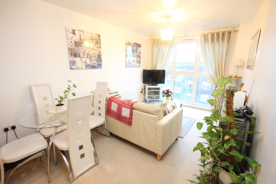 Flat Guildford Road in Woking