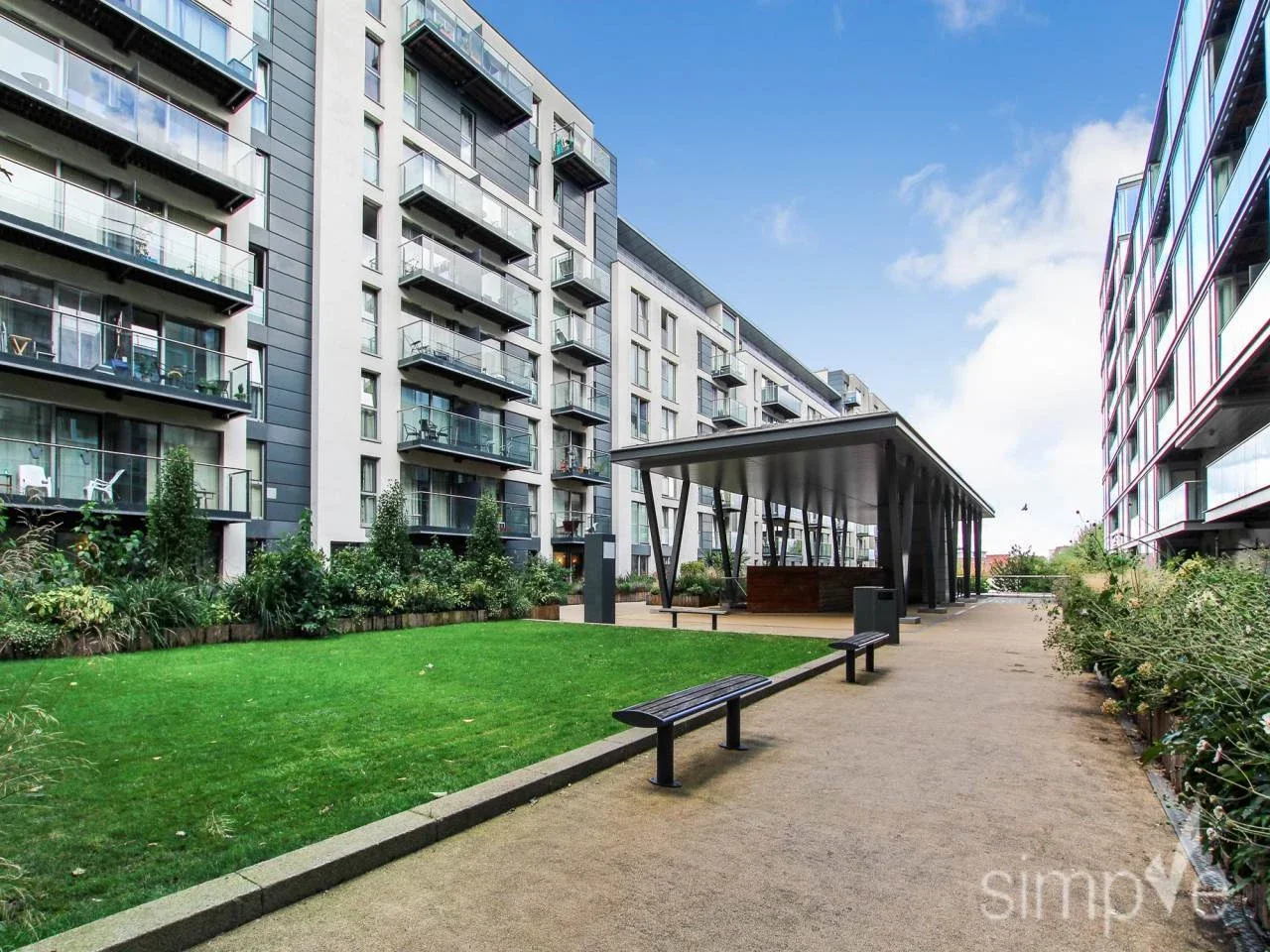 Flat Station Approach in Greater London