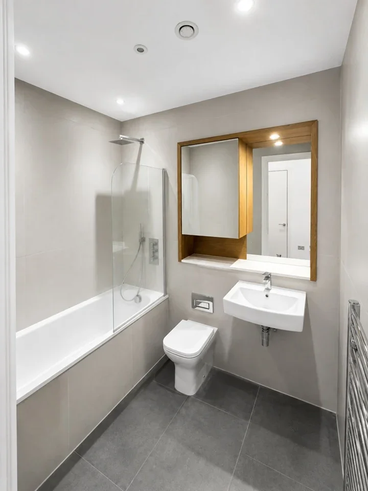 Flat Buckingham Avenue in Slough