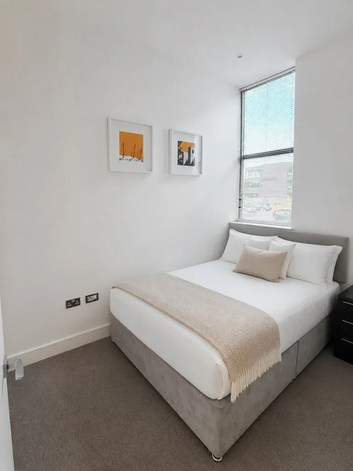Flat Buckingham Avenue in Slough