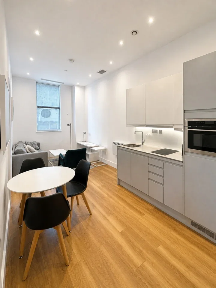 Flat Buckingham Avenue in Slough